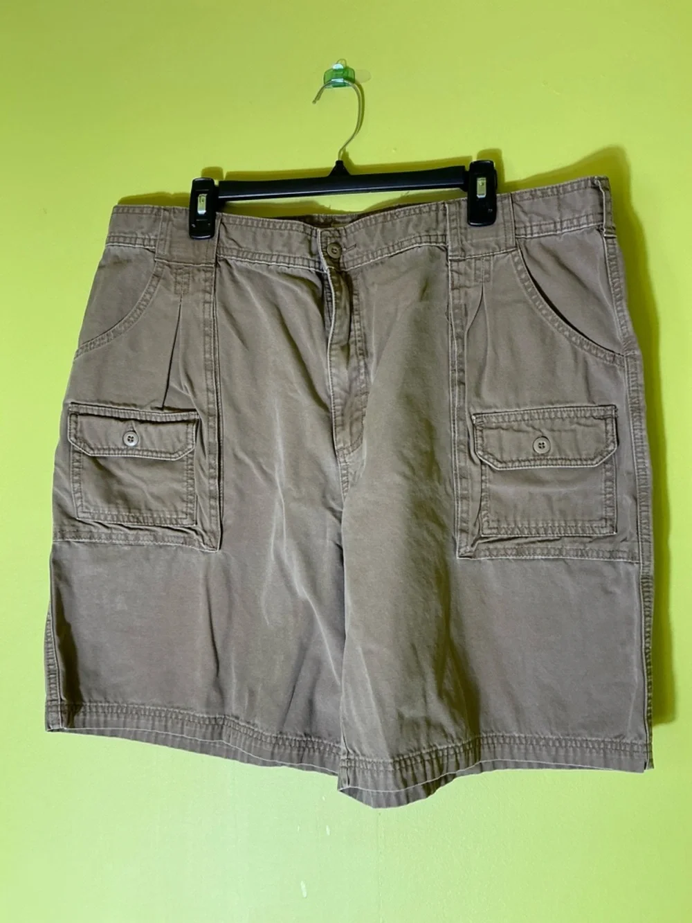 Tan Cabela's cargo shorts